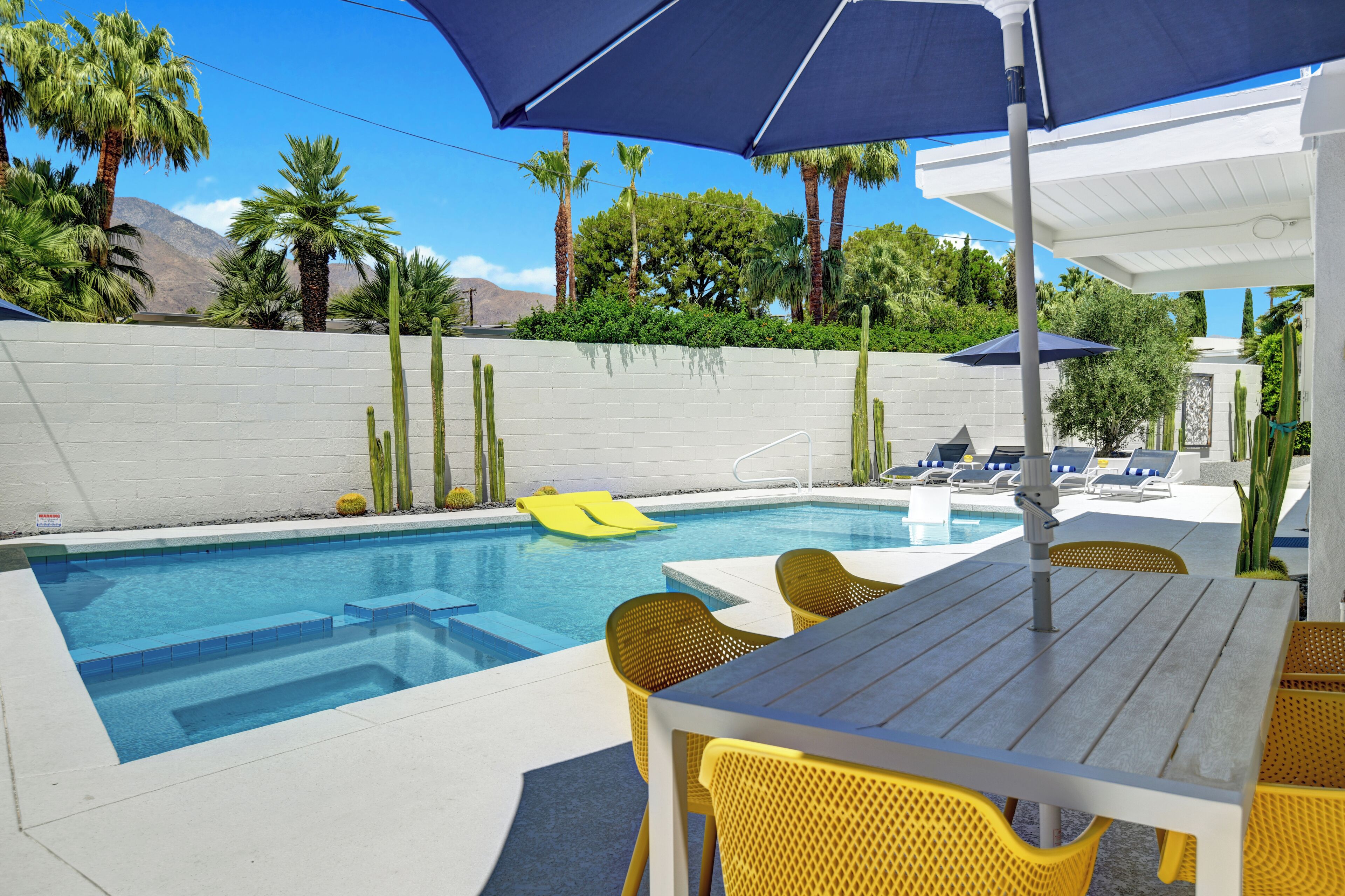 Welcome to The Blu - Mountain Views in a Private Oasis
