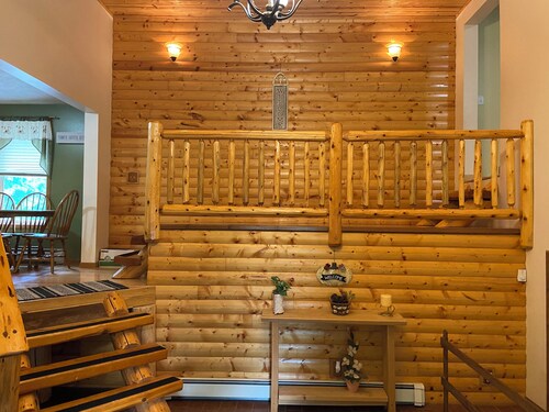 Hickey Creek Retreat Secluded Log Home - 7 miles from Pictured Rocks Lake shore