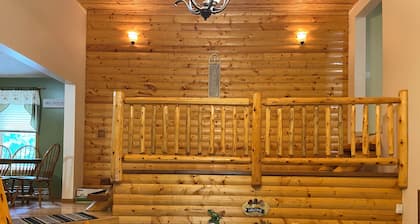Hickey Creek Retreat Secluded Log Home - 7 miles from Pictured Rocks Lake shore