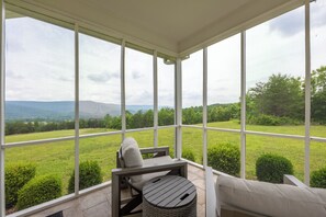 Interior - Spacious Mountain Home: King Beds, Hiking, Large Kitchen, Arcade, Peaceful (Dunlap)