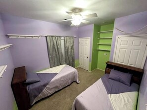 3 bedrooms, desk, iron/ironing board, travel crib