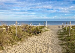 Beach nearby, sun-loungers, beach towels