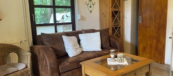 Vacation home right next to the forest, quiet location with good connections to the city center
