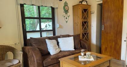 Ferienhaus direkt am Wald, ruhige Lage mit guter Anbindung in die City