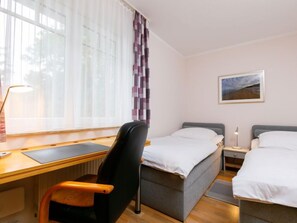 1 chambre, bureau, accĂšs Internet