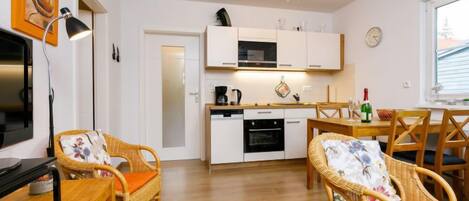 Kühlschrank, Mikrowelle, Ofen, Geschirrspüler