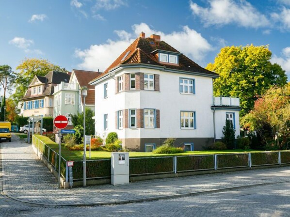 المنشأة من الخارج