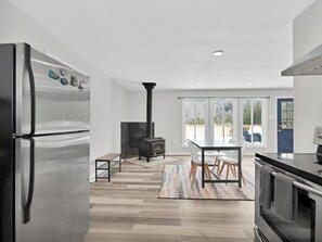 Casa de campo tradicional | Cocina privada | Refrigerador, microondas, horno y parrilla de estufa