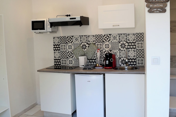 Fridge, microwave, stovetop, coffee/tea maker