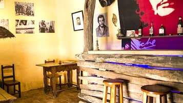 Kontinental frukost varje dag (USD 7 per person)