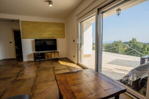 Interior - Spacious apartment with 2 bedrooms and sea view near Opatija (Kastav)