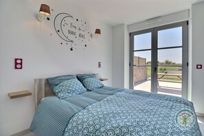 5 bedrooms, iron/ironing board, free WiFi, bed sheets