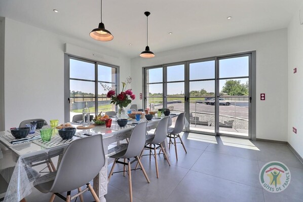 Dining - Le Haut Pays - Saint Coulomb (SAINT COULOMB)