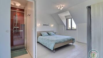 5 slaapkamers, een strijkplank/strijkijzer, gratis wifi, beddengoed