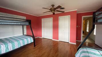 2 عدّة غرف نوم ومكتب وواي فاي وملاءات أسرّة