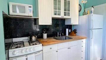 Microwave, cookware/dishes/utensils, dining tables