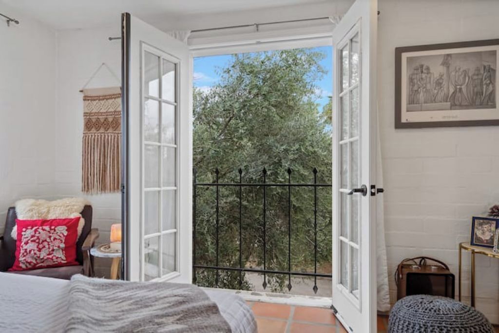 2 habitaciones, escritorio, tabla de planchar con plancha y wifi gratis 