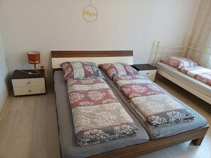 1 bedroom, iron/ironing board, WiFi, bed sheets - "happiness" Hofgeismar-zentrum! (Hofgeismar)