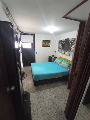 1 bedroom, WiFi, bed sheets - Apartaestudio en Laureles la Castellana (Medellín)
