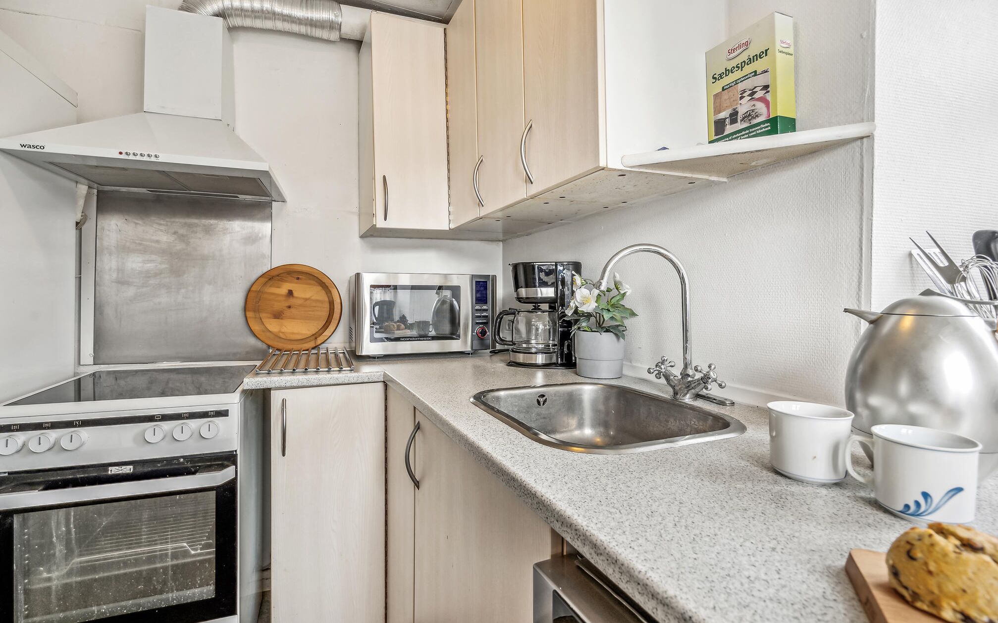 Fridge, stovetop, dishwasher, coffee/tea maker