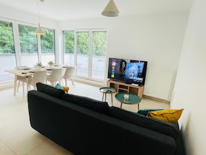 Deluxe Apartment | Living area