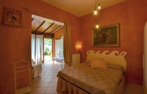 4 bedrooms, travel crib, free WiFi, bed sheets - Lovely home in Cortona with kitchen (Cortona)