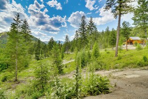 Property grounds - Modern Lakeside Cabin w/ Mountain Views & Hot Tub! (Lakeside)