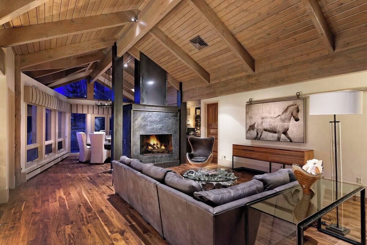 Mountain View Villa by Luxuri
