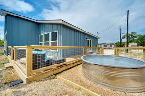 Terrace/patio - Canyon Lake Oasis: Backyard & Wraparound Deck! (Canyon Lake)