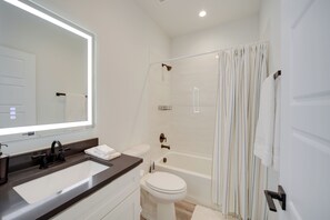 Hair dryer, towels - Canyon Lake Oasis: Backyard & Wraparound Deck! (Canyon Lake)