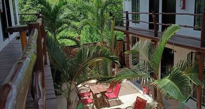 Habitaciones de Hotel Tipo Europeo, Para Parejas, Grupos Grandes, Personas Solas