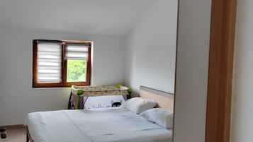 2 bedrooms, iron/ironing board, WiFi, bed sheets