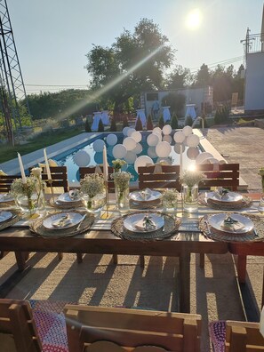 Outdoor dining