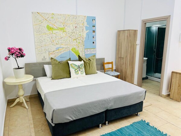 Larnaca - Studio - Sleeps 4 - Garden - Parking - Larnaka