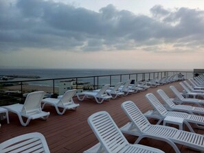 Terrace/patio - Loft in Siwar,2 min From Hotel Le Royal,incl Motor (Zouk Mosbeh)