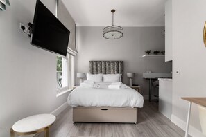 1 bedroom, desk, iron/ironing board, Internet