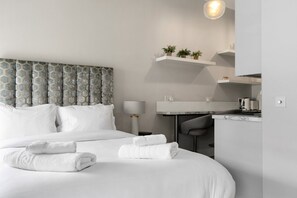 Schreibtisch, Bügeleisen/Bügelbrett, Internetzugang, Bettwäsche