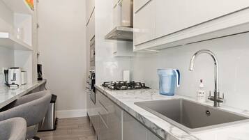 KĂŒhlschrank, Mikrowelle, Ofen, GeschirrspĂŒler