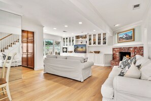 Living area - Gorgeous Newport Beach Rental (Newport Beach)