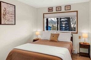 3 makuuhuonetta, silitysrauta/-lauta, vauvan matkasänky, Wi-Fi