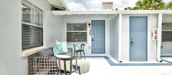 Cozy Villa #1, 3 minutes from Downtown & 10 minutes to the Beach