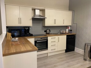 Luxury Apartment, Multiple Beds | Private kitchen - Merewyke Boutique Apartments (Windermere)