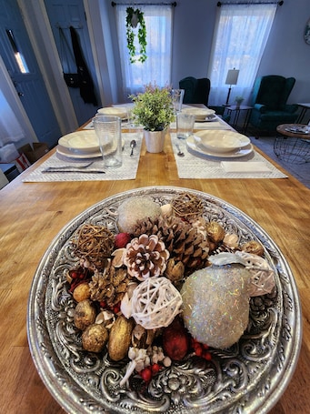 Dining. Cozy House On The HILL Military Family Favorite