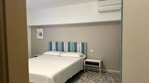 1 bedroom, WiFi, bed sheets - S122 Sirolo, one bedroom apartment 50 meters from the square (Sirolo)