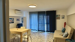 TV - S122 Sirolo, one bedroom apartment 50 meters from the square (Sirolo)