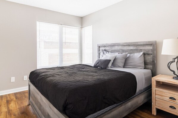 2 bedrooms, desk, iron/ironing board, WiFi