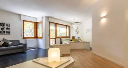 GuestHost - Livorno Sea View Flat W/ Balconies near the Beach!