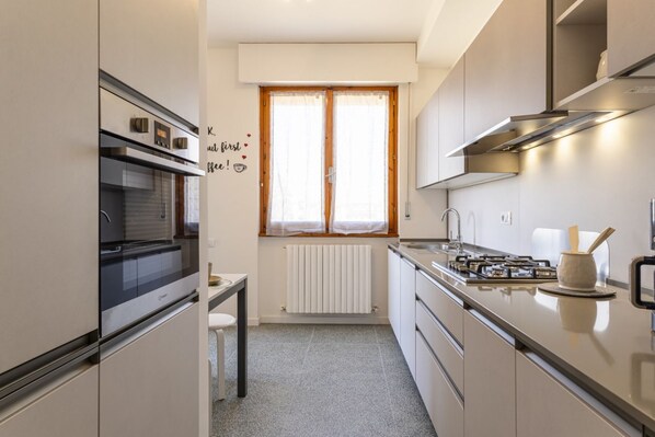Fridge, microwave, oven, stovetop