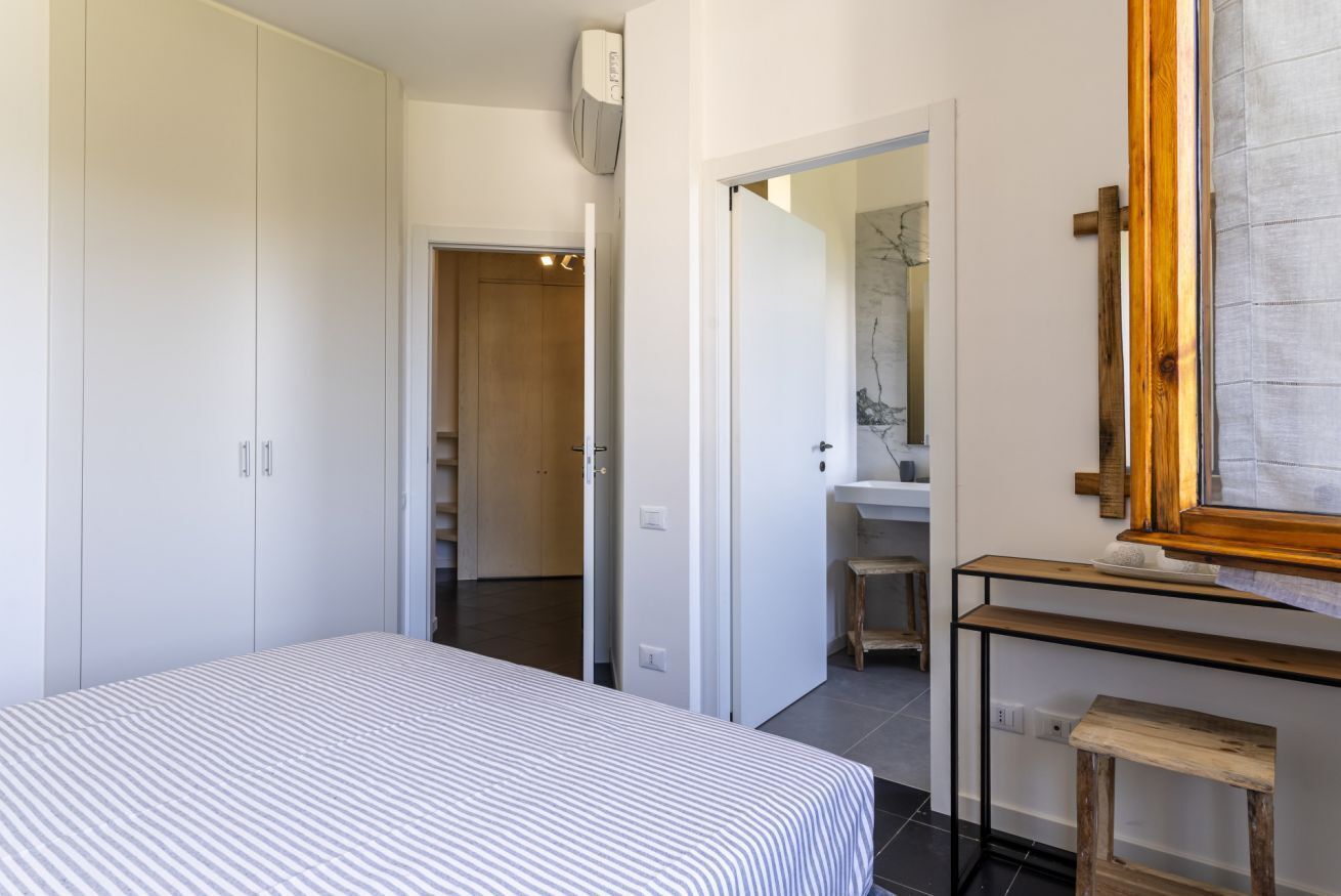 2 bedrooms, desk, iron/ironing board, Internet