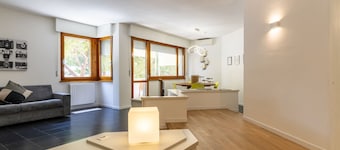 GuestHost - Livorno Sea View Flat W/ Balconies near the Beach!